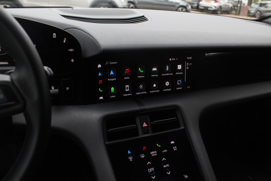 Porsche Taycan Performance 84 kWh / SoH 89,3% / Panoramadak / Camera / Luchtvering / 20'' / Leder / CarPlay / Stoelverwarming / DAB / ACC