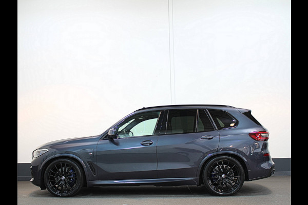 BMW X5 45e M-Performance Seats | 360 View | Panorama | ACC | Kristal pook | Head-Up | Laser-LED | Memory | Harman-Kardon | Keyless-Go | Trekhaak | Drive Assist Pro. | Leder | 4-Zone Clima | Standkachel | Rijklaarprijs & Bovag garantie | Carplay | Draadloos Laden | DAB | Sfeerverlichting |