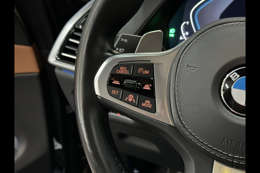 BMW X5 45e M-Performance Seats | 360 View | Panorama | ACC | Kristal pook | Head-Up | Laser-LED | Memory | Harman-Kardon | Keyless-Go | Trekhaak | Drive Assist Pro. | Leder | 4-Zone Clima | Standkachel | Rijklaarprijs & Bovag garantie | Carplay | Draadloos Laden | DAB | Sfeerverlichting |