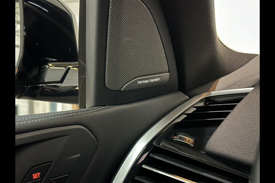 BMW X5 45e M-Performance Seats | 360 View | Panorama | ACC | Kristal pook | Head-Up | Laser-LED | Memory | Harman-Kardon | Keyless-Go | Trekhaak | Drive Assist Pro. | Leder | 4-Zone Clima | Standkachel | Rijklaarprijs & Bovag garantie | Carplay | Draadloos Laden | DAB | Sfeerverlichting |