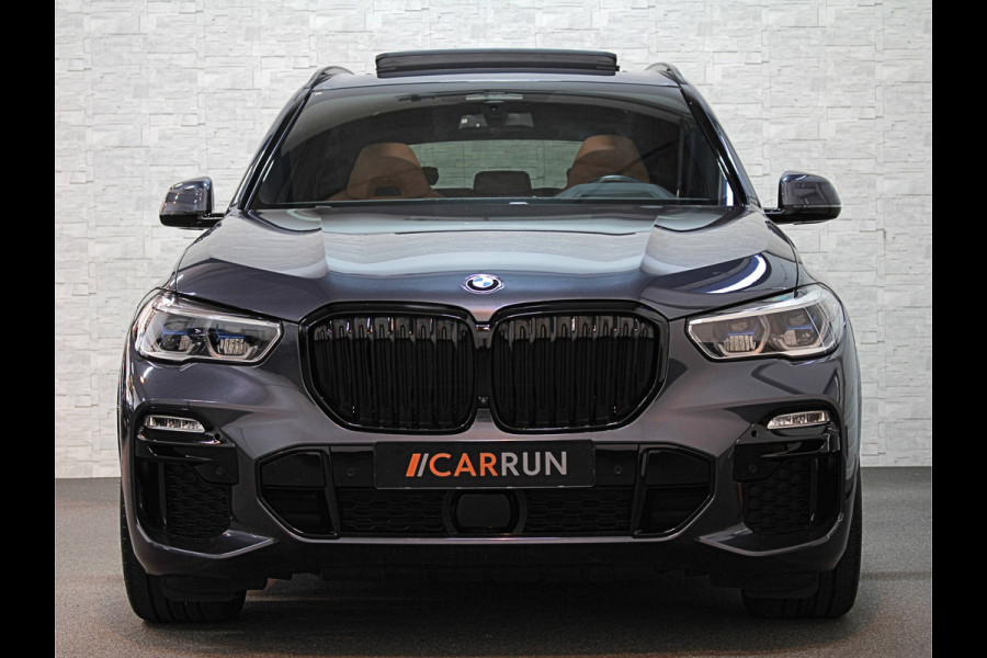 BMW X5 45e M-Performance Seats | 360 View | Panorama | ACC | Kristal pook | Head-Up | Laser-LED | Memory | Harman-Kardon | Keyless-Go | Trekhaak | Drive Assist Pro. | Leder | 4-Zone Clima | Standkachel | Rijklaarprijs & Bovag garantie | Carplay | Draadloos Laden | DAB | Sfeerverlichting |