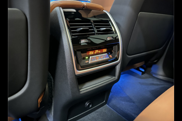 BMW X5 45e M-Performance Seats | 360 View | Panorama | ACC | Kristal pook | Head-Up | Laser-LED | Memory | Harman-Kardon | Keyless-Go | Trekhaak | Drive Assist Pro. | Leder | 4-Zone Clima | Standkachel | Rijklaarprijs & Bovag garantie | Carplay | Draadloos Laden | DAB | Sfeerverlichting |