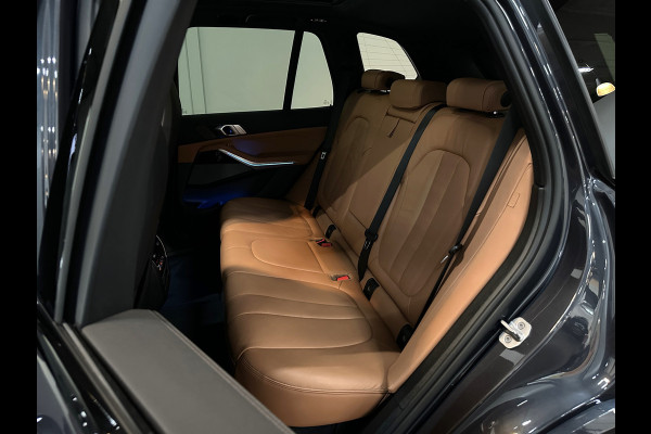 BMW X5 45e M-Performance Seats | 360 View | Panorama | ACC | Kristal pook | Head-Up | Laser-LED | Memory | Harman-Kardon | Keyless-Go | Trekhaak | Drive Assist Pro. | Leder | 4-Zone Clima | Standkachel | Rijklaarprijs & Bovag garantie | Carplay | Draadloos Laden | DAB | Sfeerverlichting |
