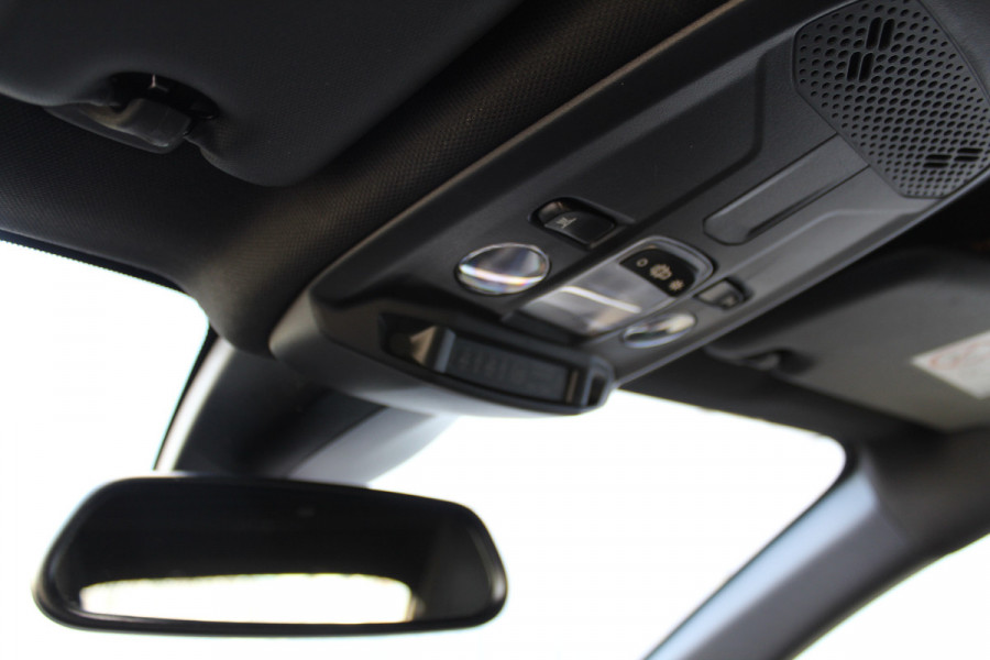 Opel Corsa 1.2-75pk Sport. In nieuwstaat verkerende Opel Corsa ! Autm. airco, cruise control, Apple Carplay/Android auto, Camera, LED verl., side- en lane assist, Stoel- en stuurwiel verwarming, Panoramadak, Parkeersensoren etc.