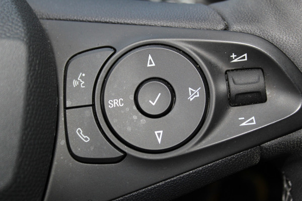 Opel Corsa 1.2-75pk Sport. In nieuwstaat verkerende Opel Corsa ! Autm. airco, cruise control, Apple Carplay/Android auto, Camera, LED verl., side- en lane assist, Stoel- en stuurwiel verwarming, Panoramadak, Parkeersensoren etc.