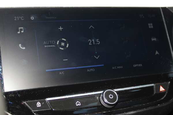 Opel Corsa 1.2-75pk Sport. In nieuwstaat verkerende Opel Corsa ! Autm. airco, cruise control, Apple Carplay/Android auto, Camera, LED verl., side- en lane assist, Stoel- en stuurwiel verwarming, Panoramadak, Parkeersensoren etc.
