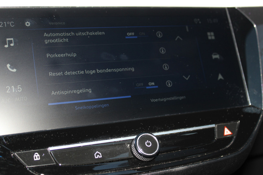 Opel Corsa 1.2-75pk Sport. In nieuwstaat verkerende Opel Corsa ! Autm. airco, cruise control, Apple Carplay/Android auto, Camera, LED verl., side- en lane assist, Stoel- en stuurwiel verwarming, Panoramadak, Parkeersensoren etc.