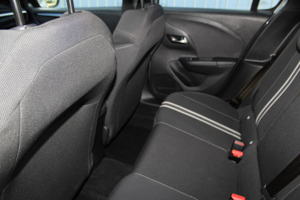 Opel Corsa 1.2-75pk Sport. In nieuwstaat verkerende Opel Corsa ! Autm. airco, cruise control, Apple Carplay/Android auto, Camera, LED verl., side- en lane assist, Stoel- en stuurwiel verwarming, Panoramadak, Parkeersensoren etc.