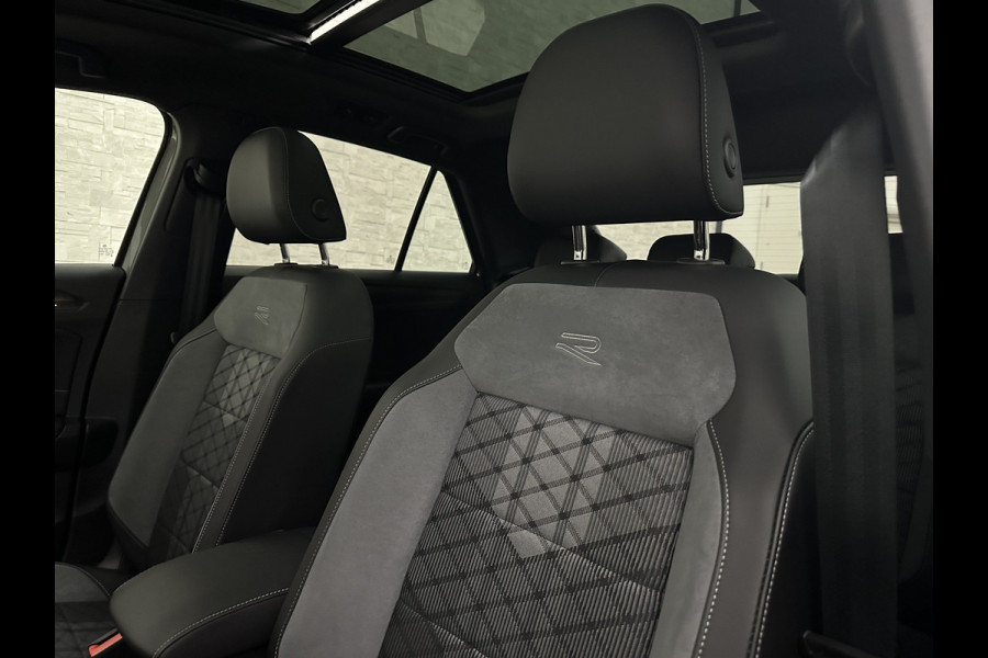 Volkswagen T-Roc 1.5 TSI R-Line | Panorama | IQ-Light | ACC | Black-Line | Keyless-Entry | 19 inch | Carplay | Stuurverwarming | Dodehoek | Virtual-Cockpit | Stoelverwarming | Leder Dashboard | Climate Control | Autom. Parkeren | Autom. Achterklep | Draadloos Laden |