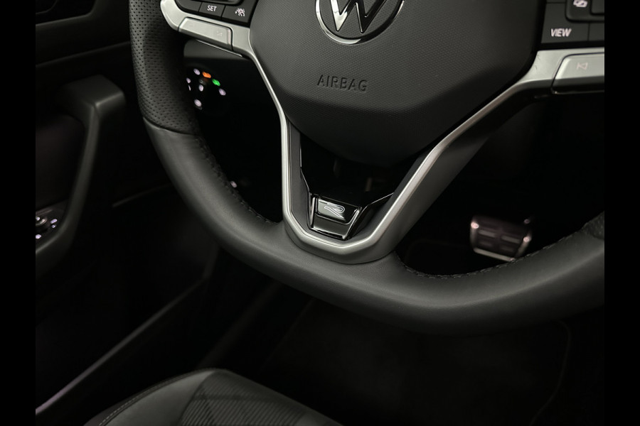 Volkswagen T-Roc 1.5 TSI R-Line | Panorama | IQ-Light | ACC | Black-Line | Keyless-Entry | 19 inch | Carplay | Stuurverwarming | Dodehoek | Virtual-Cockpit | Stoelverwarming | Leder Dashboard | Climate Control | Autom. Parkeren | Autom. Achterklep | Draadloos Laden |