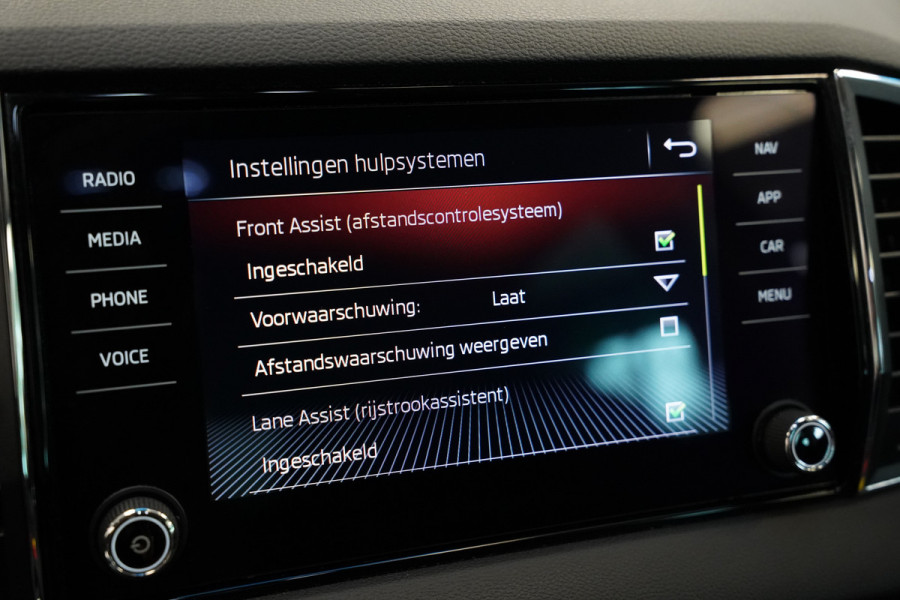 Škoda Karoq 1.6 TDI Style Business Cruise/Climate VCP Carplay Navi Automaat