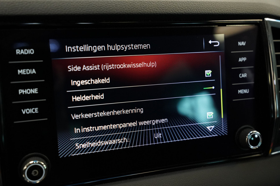 Škoda Karoq 1.6 TDI Style Business Cruise/Climate VCP Carplay Navi Automaat
