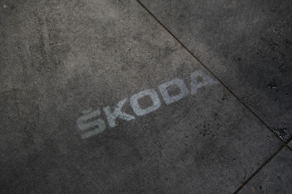 Škoda Karoq 1.6 TDI Style Business Cruise/Climate VCP Carplay Navi Automaat
