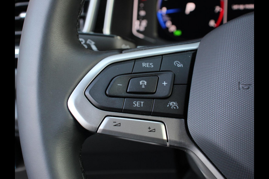 Volkswagen T-Roc 1.5 TSI DSG R-Line + IQ Drive pakket Automaat Navigatie Apple Carplay/Android Auto Climate control Lichtmetalen Velgen Extra Getint Glas LED