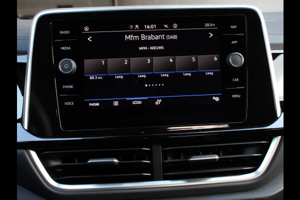 Volkswagen T-Roc 1.5 TSI DSG R-Line + IQ Drive pakket Automaat Navigatie Apple Carplay/Android Auto Climate control Lichtmetalen Velgen Extra Getint Glas LED