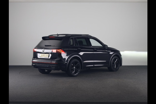 Volkswagen Tiguan 1.5 TSI R-Line Business+ 150pk Automaat (DSG) | Navigatie | Panoramadak | Trekhaak (Zwenkbaar) | Parkeersensoren (Park assist) | Achteruitrijcamera | Achterklep Electrise | Black optie pakket |