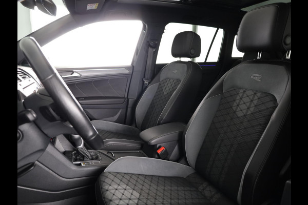 Volkswagen Tiguan 1.5 TSI R-Line Business+ 150pk Automaat (DSG) | Navigatie | Panoramadak | Trekhaak (Zwenkbaar) | Parkeersensoren (Park assist) | Achteruitrijcamera | Achterklep Electrise | Black optie pakket |