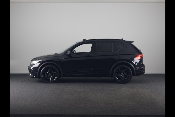 Volkswagen Tiguan 1.5 TSI R-Line Business+ 150pk Automaat (DSG) | Navigatie | Panoramadak | Trekhaak (Zwenkbaar) | Parkeersensoren (Park assist) | Achteruitrijcamera | Achterklep Electrise | Black optie pakket |