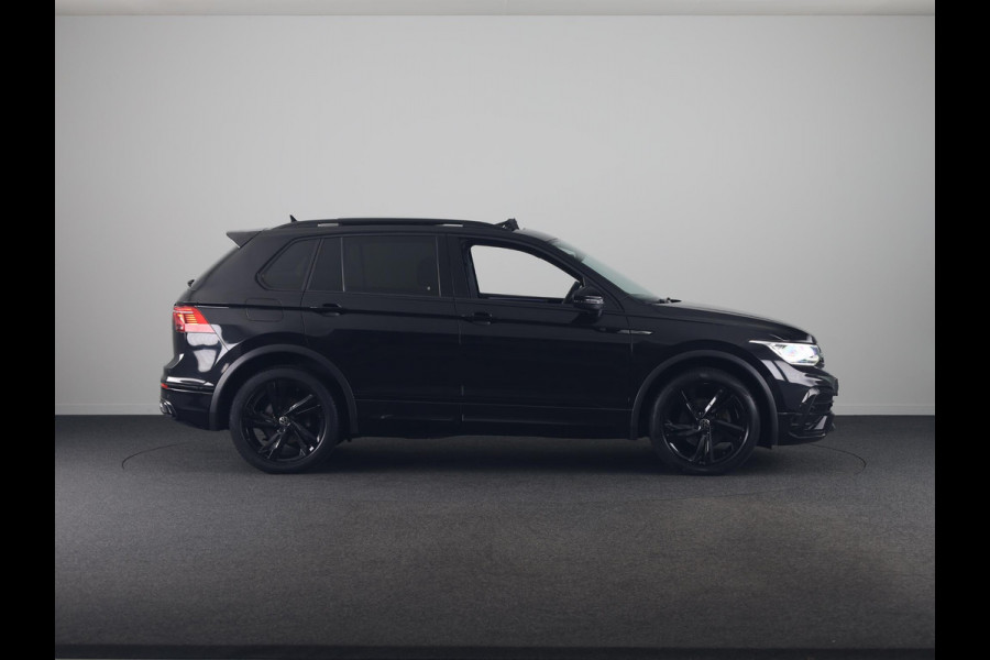 Volkswagen Tiguan 1.5 TSI R-Line Business+ 150pk Automaat (DSG) | Navigatie | Panoramadak | Trekhaak (Zwenkbaar) | Parkeersensoren (Park assist) | Achteruitrijcamera | Achterklep Electrise | Black optie pakket |