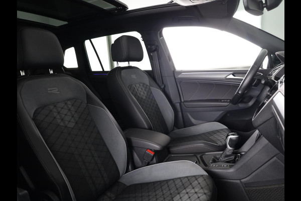 Volkswagen Tiguan 1.5 TSI R-Line Business+ 150pk Automaat (DSG) | Navigatie | Panoramadak | Trekhaak (Zwenkbaar) | Parkeersensoren (Park assist) | Achteruitrijcamera | Achterklep Electrise | Black optie pakket |