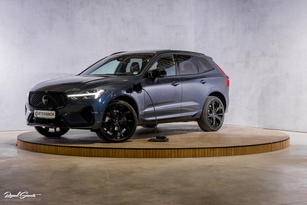 Volvo XC60 2.0 T8 Plug-in hybrid AWD Plus Black Edition Facelift | Zwenkbare trekhaak | Panoramadak | Adaptieve cruise | Harman Kardon | Blis | Memory |