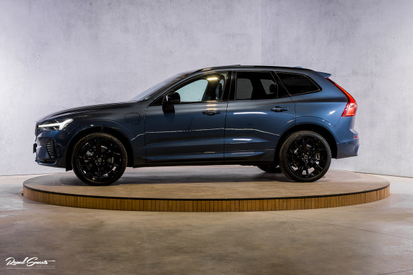 Volvo XC60 2.0 T8 Plug-in hybrid AWD Plus Black Edition Facelift | Zwenkbare trekhaak | Panoramadak | Adaptieve cruise | Harman Kardon | Blis | Memory |