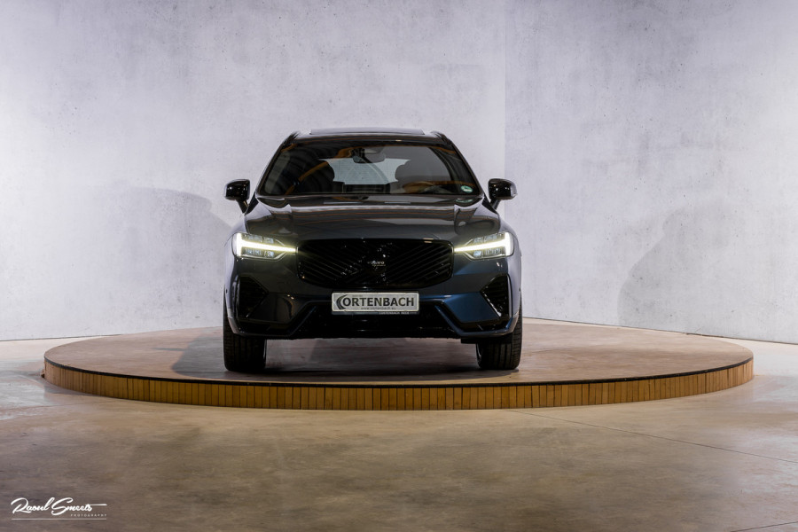 Volvo XC60 2.0 T8 Plug-in hybrid AWD Plus Black Edition Facelift | Zwenkbare trekhaak | Panoramadak | Adaptieve cruise | Harman Kardon | Blis | Memory |