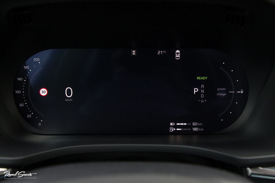 Volvo XC60 2.0 T8 Plug-in hybrid AWD Plus Black Edition Facelift | Zwenkbare trekhaak | Panoramadak | Adaptieve cruise | Harman Kardon | Blis | Memory |