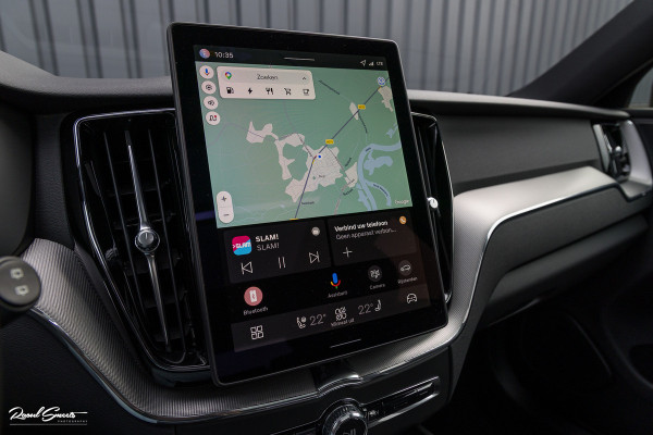 Volvo XC60 2.0 T8 Plug-in hybrid AWD Plus Black Edition Facelift | Zwenkbare trekhaak | Panoramadak | Adaptieve cruise | Harman Kardon | Blis | Memory |