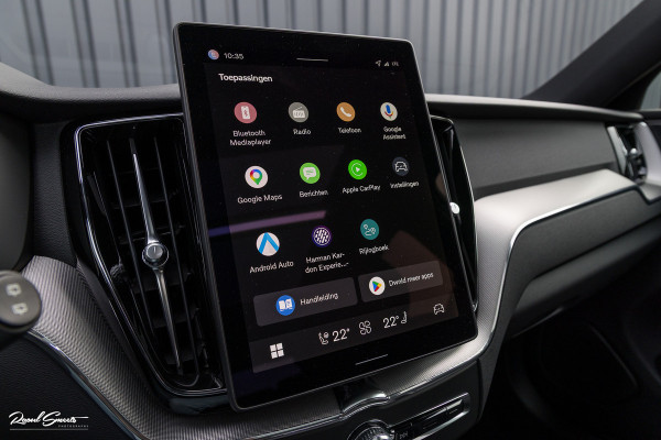 Volvo XC60 2.0 T8 Plug-in hybrid AWD Plus Black Edition Facelift | Zwenkbare trekhaak | Panoramadak | Adaptieve cruise | Harman Kardon | Blis | Memory |