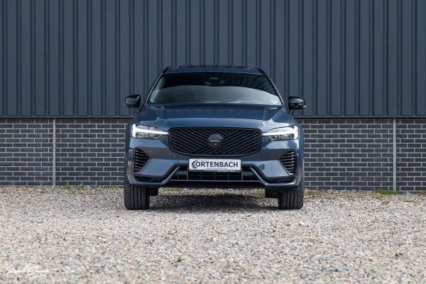 Volvo XC60 2.0 T8 Plug-in hybrid AWD Plus Black Edition Facelift | Zwenkbare trekhaak | Panoramadak | Adaptieve cruise | Harman Kardon | Blis | Memory |