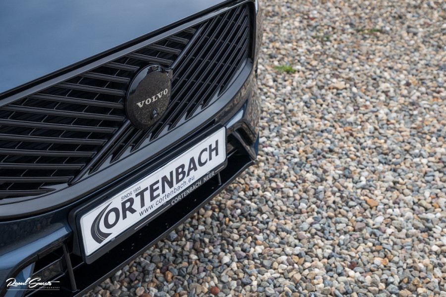 Volvo XC60 2.0 T8 Plug-in hybrid AWD Plus Black Edition Facelift | Zwenkbare trekhaak | Panoramadak | Adaptieve cruise | Harman Kardon | Blis | Memory |