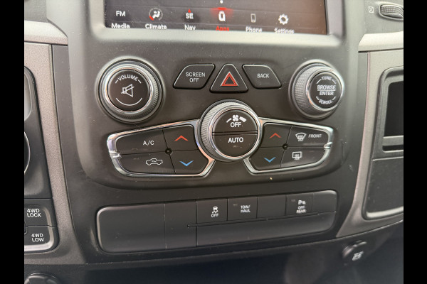 Dodge Ram 1500 CLASSIC 4x4 / Prins LPG / luchtvering achter / trekhaak 3500 kg / 5 persoons / lease vanaf € 619 / cruise en climate control / navigatie / vaste prijs rijklaar € 37.750 ex btw