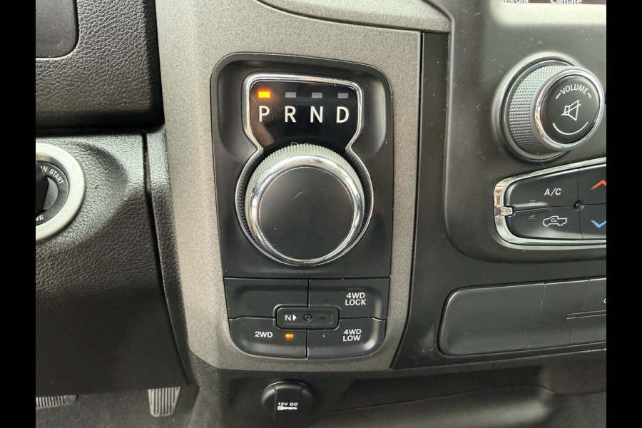 Dodge Ram 1500 CLASSIC 4x4 / Prins LPG / luchtvering achter / trekhaak 3500 kg / 5 persoons / lease vanaf € 619 / cruise en climate control / navigatie / vaste prijs rijklaar € 37.750 ex btw