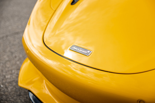 McLaren 750S Spider / Vulcano Yellow / Lift System / Elektrochromic Roof / Bowers & Wilkens Sound / Apple Carplay / 360 Camera