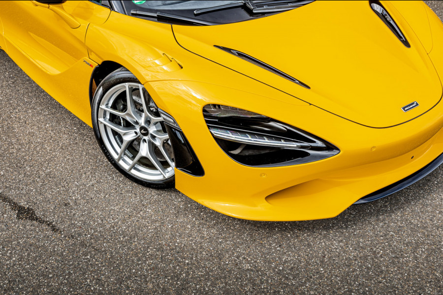 McLaren 750S Spider / Vulcano Yellow / Lift System / Elektrochromic Roof / Bowers & Wilkens Sound / Apple Carplay / 360 Camera