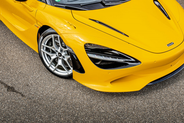 McLaren 750S Spider / Vulcano Yellow / Lift System / Elektrochromic Roof / Bowers & Wilkens Sound / Apple Carplay / 360 Camera