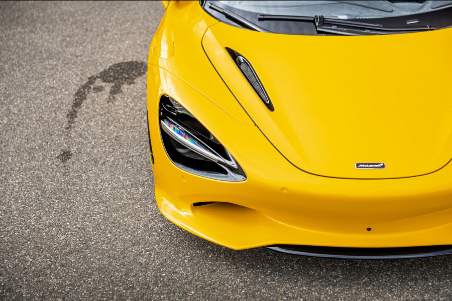 McLaren 750S Spider / Vulcano Yellow / Lift System / Elektrochromic Roof / Bowers & Wilkens Sound / Apple Carplay / 360 Camera