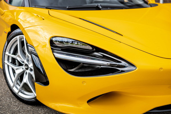 McLaren 750S Spider / Vulcano Yellow / Lift System / Elektrochromic Roof / Bowers & Wilkens Sound / Apple Carplay / 360 Camera