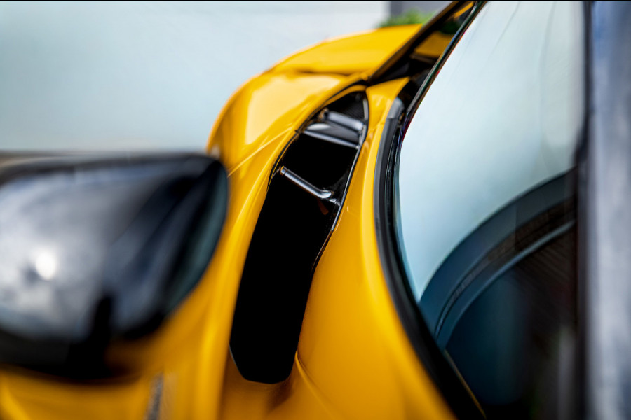 McLaren 750S Spider / Vulcano Yellow / Lift System / Elektrochromic Roof / Bowers & Wilkens Sound / Apple Carplay / 360 Camera