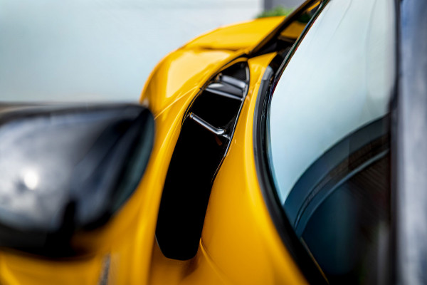 McLaren 750S Spider / Vulcano Yellow / Lift System / Elektrochromic Roof / Bowers & Wilkens Sound / Apple Carplay / 360 Camera
