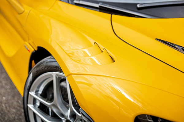 McLaren 750S Spider / Vulcano Yellow / Lift System / Elektrochromic Roof / Bowers & Wilkens Sound / Apple Carplay / 360 Camera