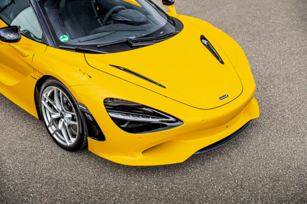 McLaren 750S Spider / Vulcano Yellow / Lift System / Elektrochromic Roof / Bowers & Wilkens Sound / Apple Carplay / 360 Camera