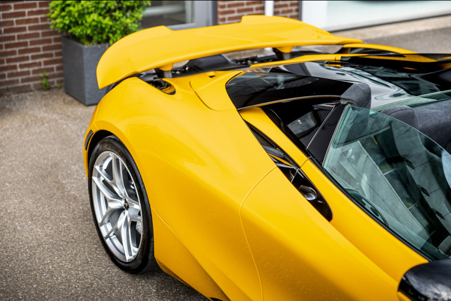 McLaren 750S Spider / Vulcano Yellow / Lift System / Elektrochromic Roof / Bowers & Wilkens Sound / Apple Carplay / 360 Camera