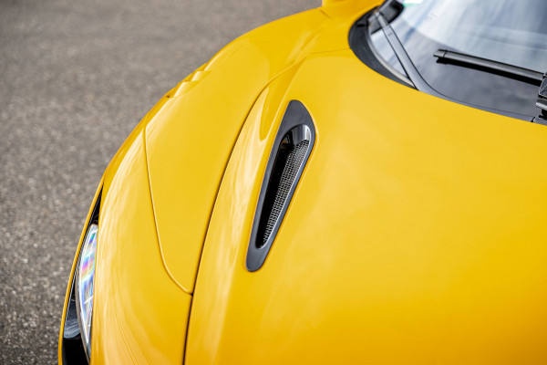 McLaren 750S Spider / Vulcano Yellow / Lift System / Elektrochromic Roof / Bowers & Wilkens Sound / Apple Carplay / 360 Camera