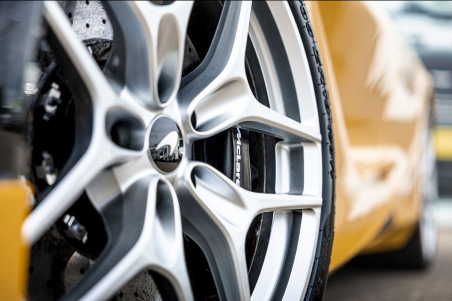 McLaren 750S Spider / Vulcano Yellow / Lift System / Elektrochromic Roof / Bowers & Wilkens Sound / Apple Carplay / 360 Camera