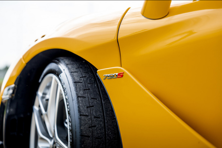 McLaren 750S Spider / Vulcano Yellow / Lift System / Elektrochromic Roof / Bowers & Wilkens Sound / Apple Carplay / 360 Camera