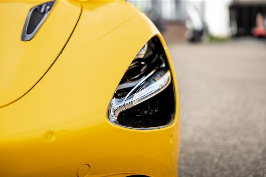 McLaren 750S Spider / Vulcano Yellow / Lift System / Elektrochromic Roof / Bowers & Wilkens Sound / Apple Carplay / 360 Camera