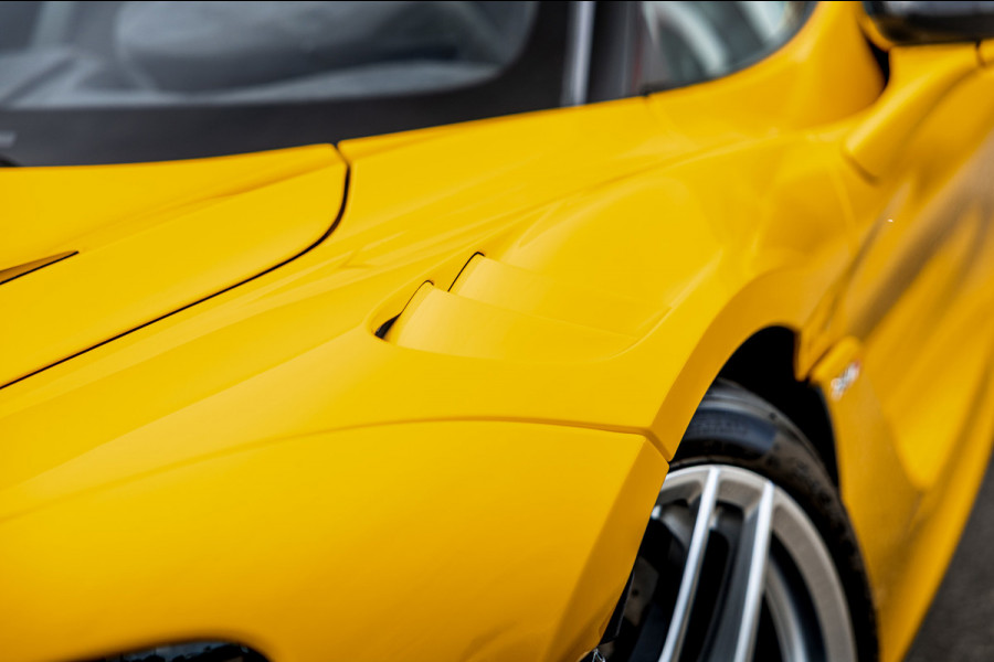 McLaren 750S Spider / Vulcano Yellow / Lift System / Elektrochromic Roof / Bowers & Wilkens Sound / Apple Carplay / 360 Camera