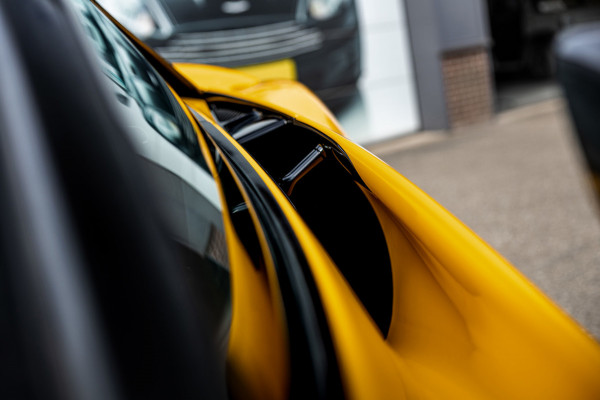 McLaren 750S Spider / Vulcano Yellow / Lift System / Elektrochromic Roof / Bowers & Wilkens Sound / Apple Carplay / 360 Camera